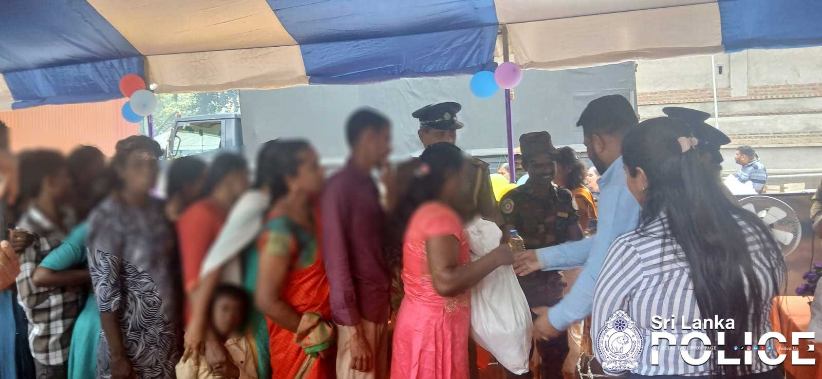 Police Seva Vanitha Unit visits Kilinochchi to provide relief to families affected by Cyclone “Ditwa”