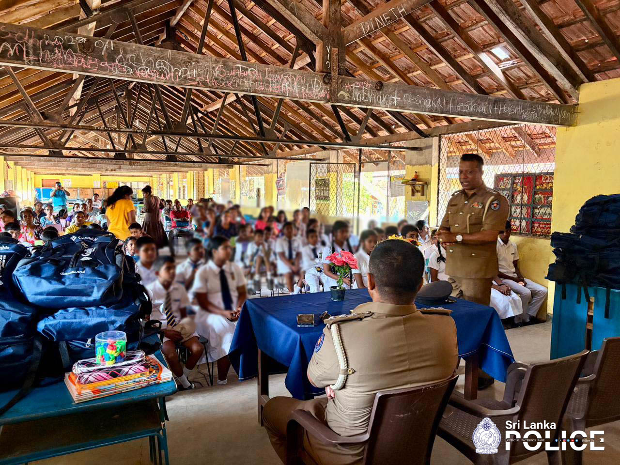 New Year Donations from Fort Police Station to Children Affected by Floods in the Maha Oya – Kotadeniyawa Area